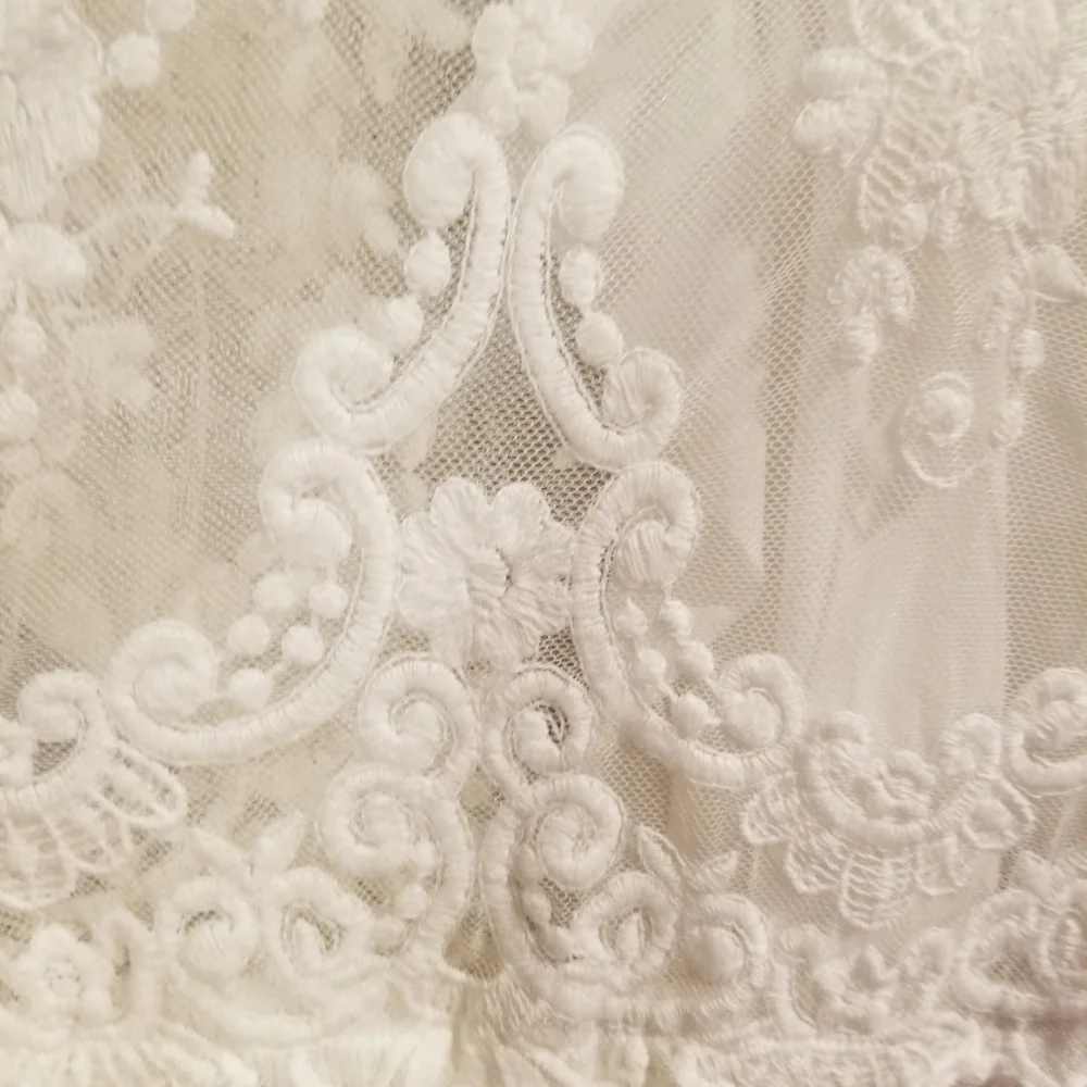 Torrid 3X white lace/gauze tunic with attached cami. Great for Valentine pics! - Picture 4 of 7